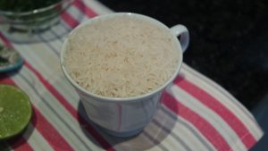 1 xícara de arroz 2 xícaras de água